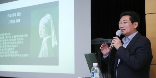 3-1. 이상일 용인시장이 처인노인대학 수강생을 대상으로 미술 특강을 열었다.JPG