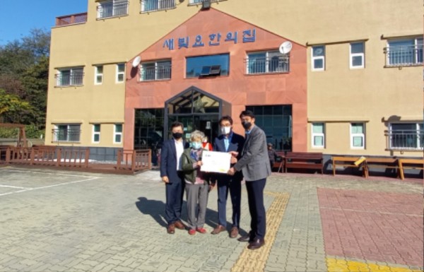 5. 미평리 소재 S-OIL 천일주유소가 새빛요한의집에 100만원 상당 주유상품권을 지원했다..jpg