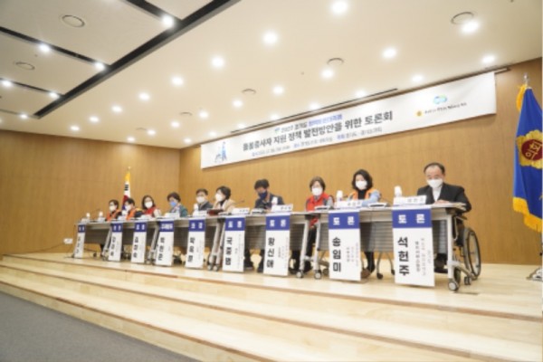 221019 박옥분 의원, 돌봄 종사자 지원 정책 발전방안을 위한 토론회 개최 (3).jpg