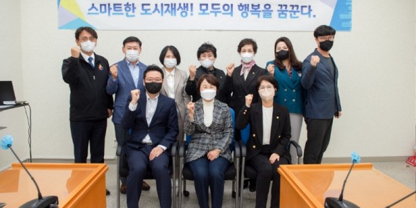 20221017 용인특례시의회 의원연구단체 도시활력소, 전문가 초청 특강 실시(1).JPG