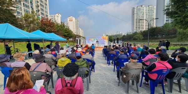 4-2. 죽전2동 동민의 날 행사가 진행되고 있다.jpg