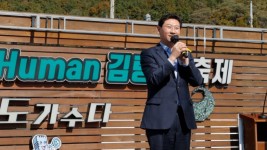 221025_이상일 용인특례시장, 축제 열린 용인중앙시장 찾아 상인ㆍ시민과 소통_사진(1).jpg