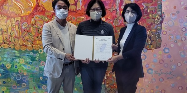 8. 이동읍 주민자치위원회와 베이커리카페 언톨드가 저소득층을 돕기 위한 기부 협약을 체결했다..jpeg