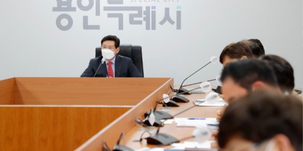 6-1. 이상일 용인특례시장이 지난 7일 간부공무원 회의에서 수능 대책을 수립할 것을 지시하고 있다 (1) (1).jpg