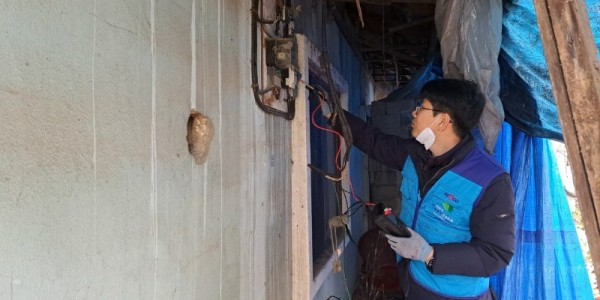 9. 역북동과 한국전기안전공사 용인지사가 관내 취약계층 7가구를 대상으로 전기 안전점검을 진행했다..jpg