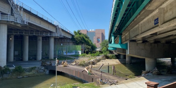 2-1. 집중호우로 파손된 탄천(보정동 1090번지) 목교..jpg