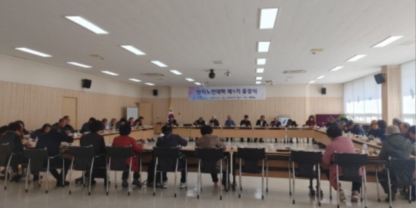 5. 곰두리복지재단 용인시지회가 관내 노인대학 수강생 50명을 대상으로 무료급식을 지원했다..jpg