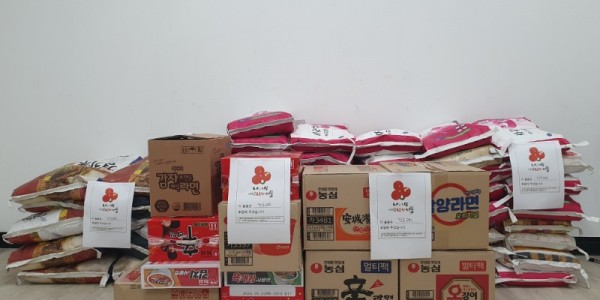 3. 전궁교회가 겨울철 남사읍의 어려운 이웃을 위해 쌀과 라면을 기탁했다..jpg