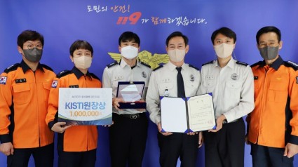 정보통신팀(왼쪽부터 령.차주현, 경.김남휘, 교.최석봉, 고덕근 본부장, 장.손태영, 유재홍 지휘센터장).JPG