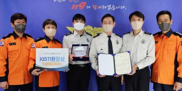 정보통신팀(왼쪽부터 령.차주현, 경.김남휘, 교.최석봉, 고덕근 본부장, 장.손태영, 유재홍 지휘센터장).JPG