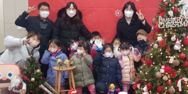 서농동 금빛서내어린이집서 바자회 수익금 기탁.jpg