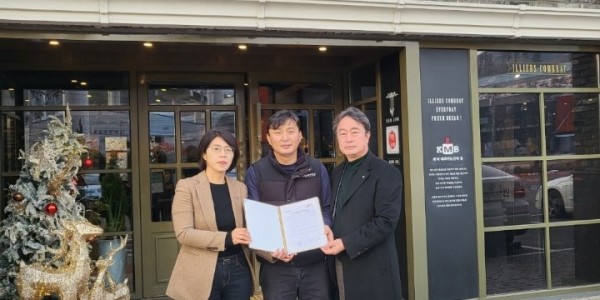 5. 이동읍 지역사회보장협의체가 일리에콩브레와 매월 빵을 나누는 협약식을 체결했다..jpeg