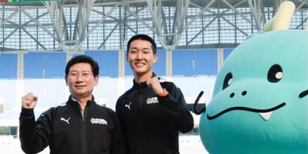 9-1.우상혁 선수가 올 한 해 새로운 팀과 함께 좋은 모습 보여드리겠다는 글과 함께 자신의 SNS 계정에 올린 사진.jpg