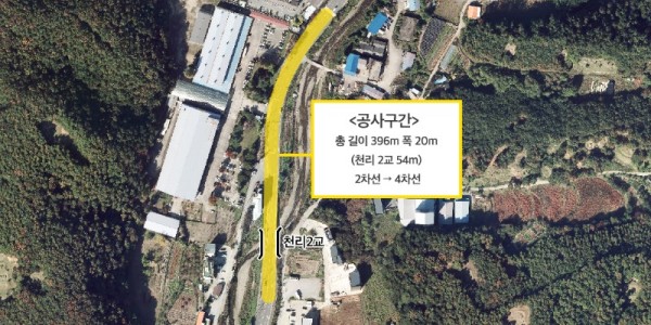 3-1. 용인특례시가 건설된 지 40년이 지난 처인구 이동읍 천리2교를 다시 건설한다. 노란색 표시선이 약 400미터 공사 구간..jpg