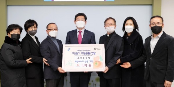 3-1. 천주교 수원교구 보라동 성당 용인시민 위해 성금 1억원 기탁.jpg