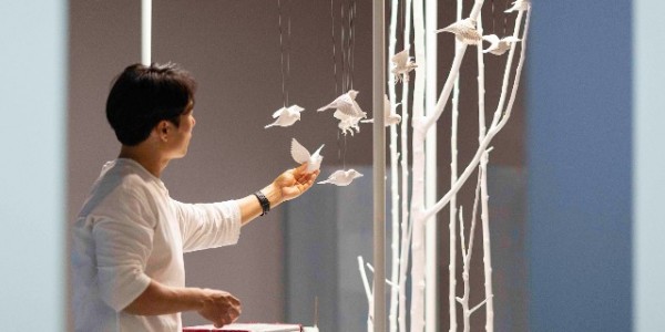 2019 경기도자미술관 국제 창작 교류_영국도자비엔날레 참여_맹욱재 작가_ 작품설치 모습.jpg