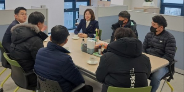 230116 이혜원의원,청운고등학교 축구부 관계자 및 학부모와 정담회 개최 (1).jpg