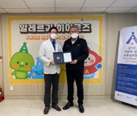 장윤석 센터장-왼쪽.jpg