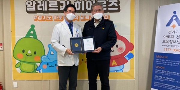 장윤석 센터장-왼쪽.jpg