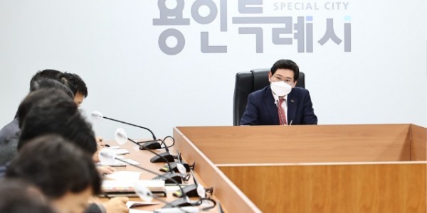 이상일 용인특례시장이 1월 16일 간부공무원 회의를 주재하고 있다.jpg