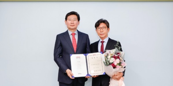 230120_이상일 용인특례시장, 용인시 장학재단 새 이사장에 구자범 이사 임명_사진.jpg