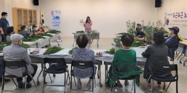 3. 치매안심우수마을로 지정된 풍덕천2동 주민 대상 치매 예방 프로그램 운영 모습.jpg