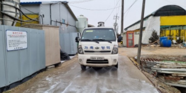양돈농장 주변도로 소독사진.jpg