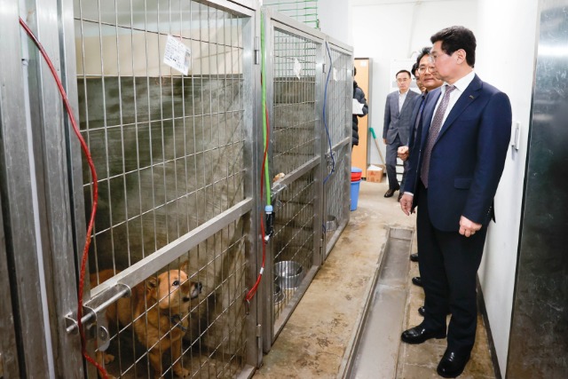 230206_이상일 용인특례시장, 동물보호센터·경전철 기지 방문_사진(1).jpg