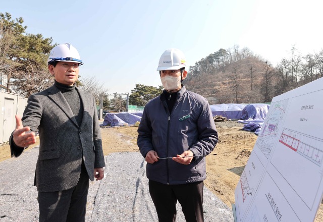 230208_이상일 용인특례시장, 구갈레스피아 개량사업 공사 현장 점검_사진(1).JPG