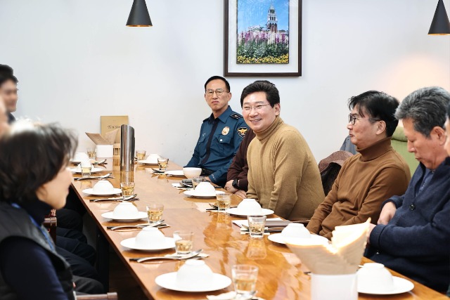 230224_이상일 용인특례시장‘38개 읍면동과 점심’현장소통 참 맛있네요_사진(1).jpg