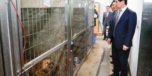 230206_이상일 용인특례시장, 동물보호센터·경전철 기지 방문_사진(1).jpg