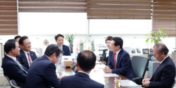 230214_이상일 용인특례시장, 민주평통 등 4대 단체 지도자들과 환담_사진(1).jpg