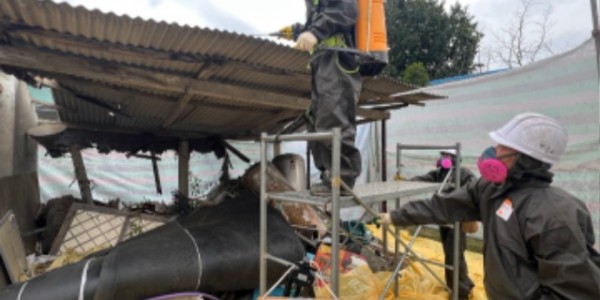 4. 용인특례시가 노후 슬레이트 지붕의 철거비용을 지원한다.jpg