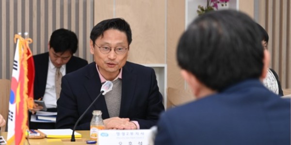 동탑성 부당서기 접견.jpg