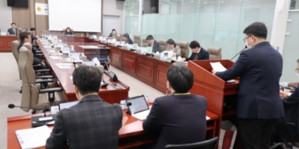 230228 교육행정위원회, 경기도 학교급식종사자의 근무환경 개선을 위한 정책연구 최종보고회 개최 (1).jpg