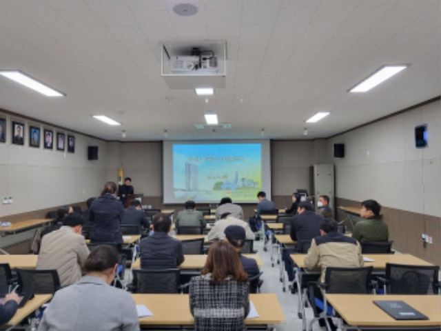 5. 용인특례시가 기흥구 일원 선로 지중화사업을 위해 지난 14일 마북동 주민설명회를 열었다.jpeg