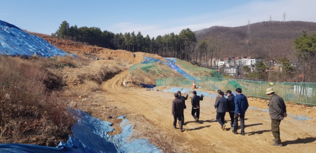 7. 용인특례시(시장 이상일)는 해빙기를 맞아 수지구 고기동의 한 대형 건설 현장의 안전 실태를 점검했다_수정.jpg