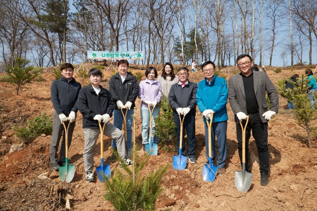 왼쪽부터 안치용, 박병민, 김진석, 신현녀, 박희정, 윤원균, 김영식, 신민석 의원.jpg