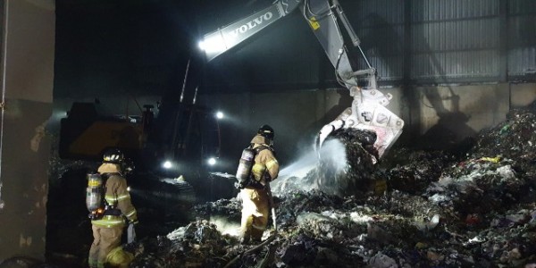 자원관련시설 화재진압 사진.jpeg