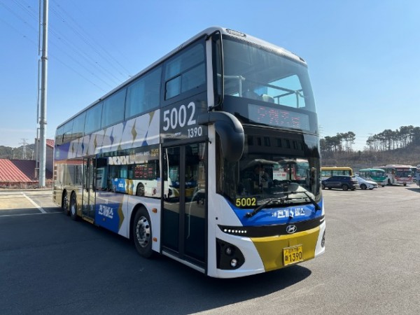 2. 용인특례시가 빠른 출퇴근을 위해 2층전기버스를 비롯한 광역버스를 대폭 확대한다.JPG