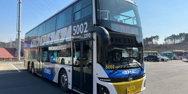 2. 용인특례시가 빠른 출퇴근을 위해 2층전기버스를 비롯한 광역버스를 대폭 확대한다.JPG