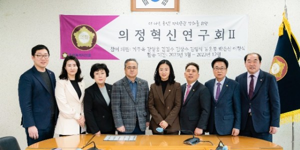 왼쪽부터 강영웅, 박은선, 김상수, 김길수, 기주옥, 이창식, 김영식, 김운봉 의원.jpg