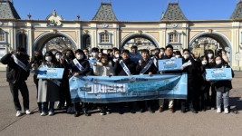 7-1 지난 13일 용인특례시 처인구 포곡읍에 위치한 _에버랜드_ 인근에서 미세먼지 저감 캠페인을 진행한 용인특례시와 한강유역환경청 직원들.jpg