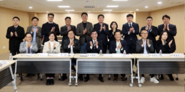 230314 이기형 의원, 대중교통연구포럼 2차 세미나 버스정책 집중토론-2.JPG