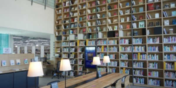 2. 수지도서관 열람실 전경.JPG