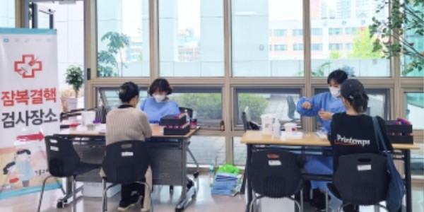 6. 기흥구보건소에서 잠복결핵감염 검사를 하고 있는 모습.jpg