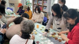 6. 한국생활개선용인시연합회가 드림스타트 아동 가정 10가구를 대상으로 비누 만들기 체험 봉사를 했다.jpg