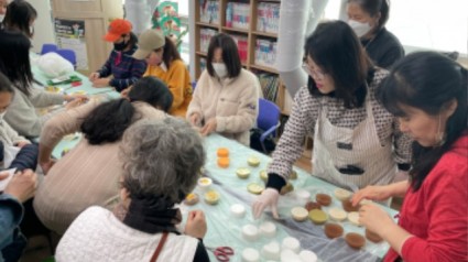 6. 한국생활개선용인시연합회가 드림스타트 아동 가정 10가구를 대상으로 비누 만들기 체험 봉사를 했다.jpg