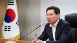 이상일 용인특례시장이 23일 영상회의실에서 국가산업단지 선정관련 후속대책 회의를 주재하고있다 (1).JPG