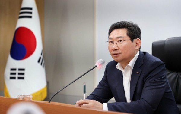 이상일 용인특례시장이 23일 영상회의실에서 국가산업단지 선정관련 후속대책 회의를 주재하고있다 (1).JPG